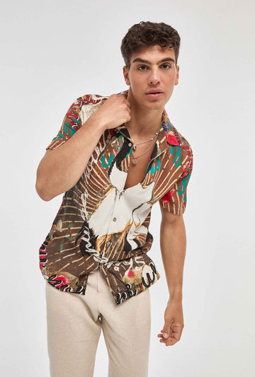 Camisa hawaiana camel con estampado de grulla