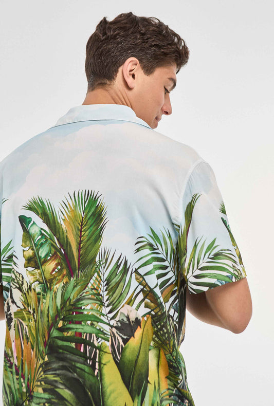 Camisa hawaiana verde de hojas tropicales