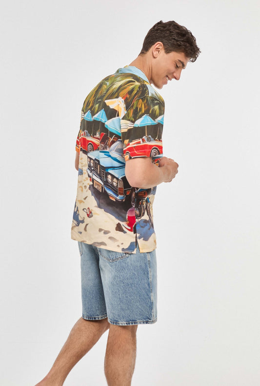 Camisa hawaiana verde con coche retro