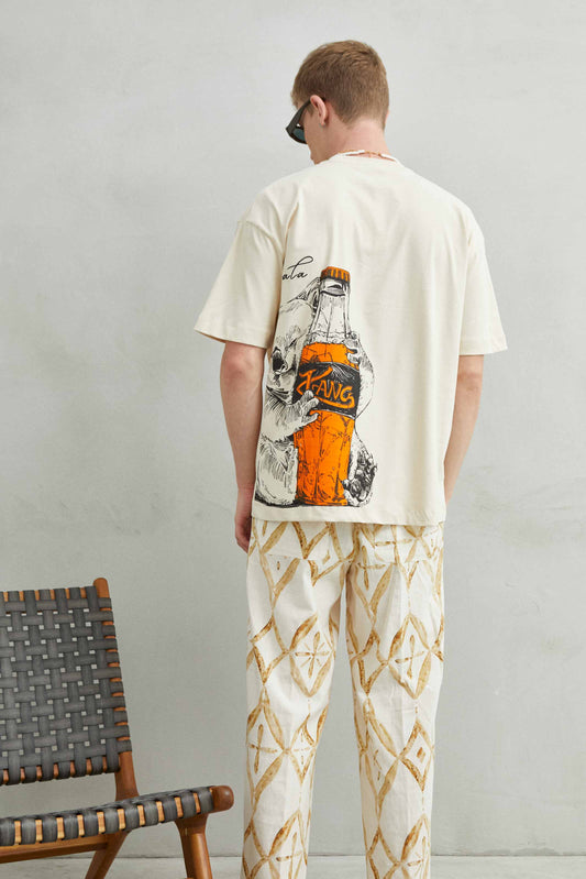 Camiseta unisex oversize color beige con diseño divertido y estilo casual