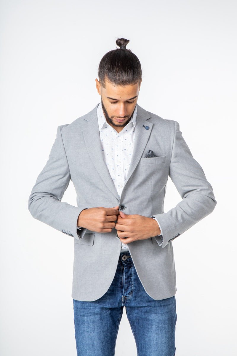 Americana gris con botón en azulAmericanasMGris
