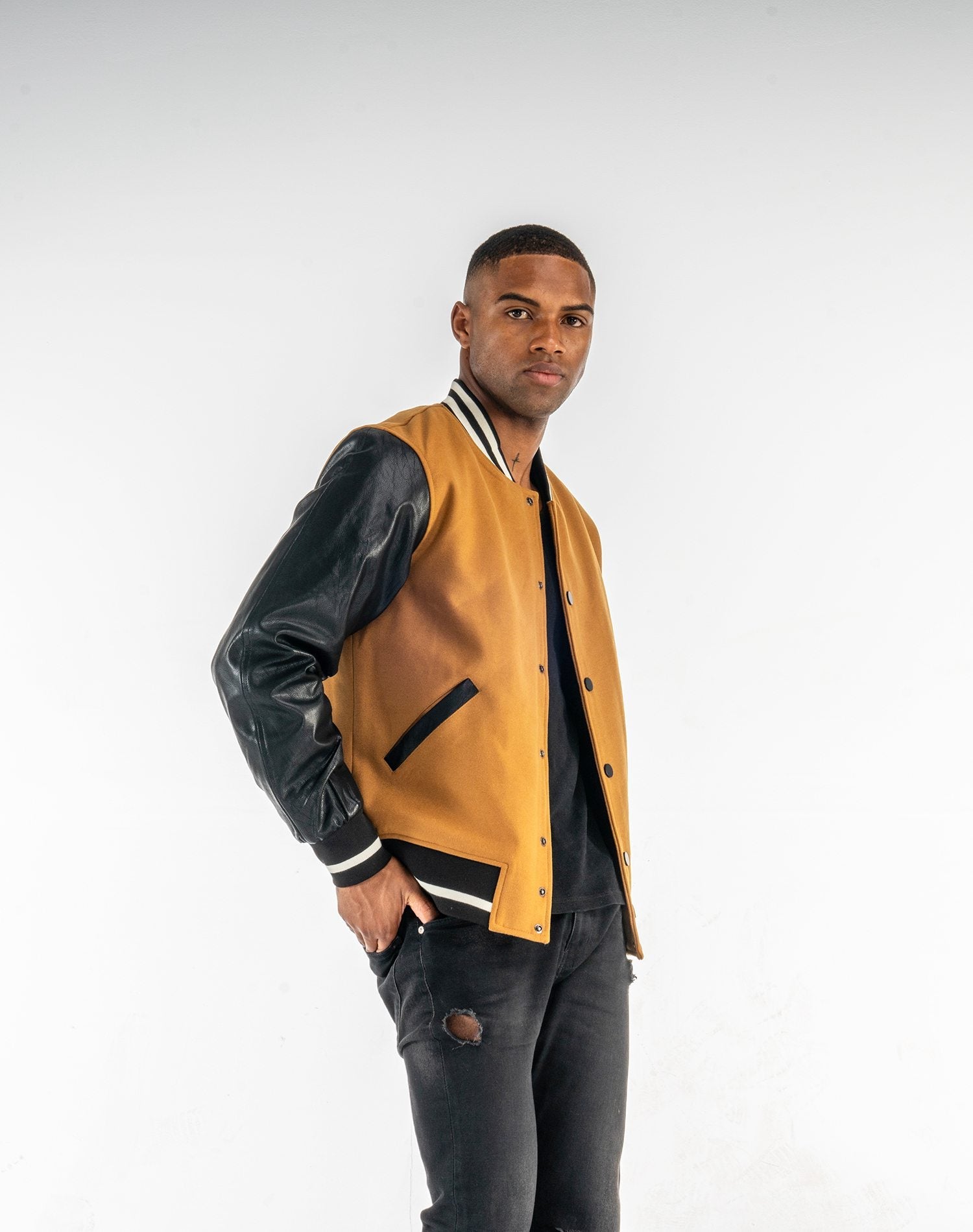 Chaqueta bomber de paño con manga de polipiel para hombreAbrigos / ChaquetasVerdeS