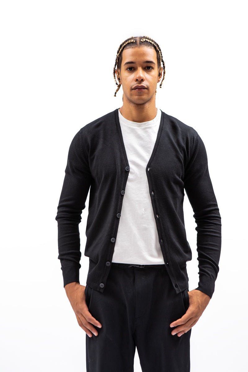 Jersey negro con botón abiertoJerseisNegroS