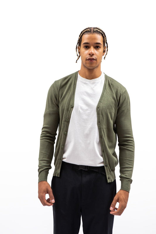 Jersey verde con botón abiertoJerseisverde militarM