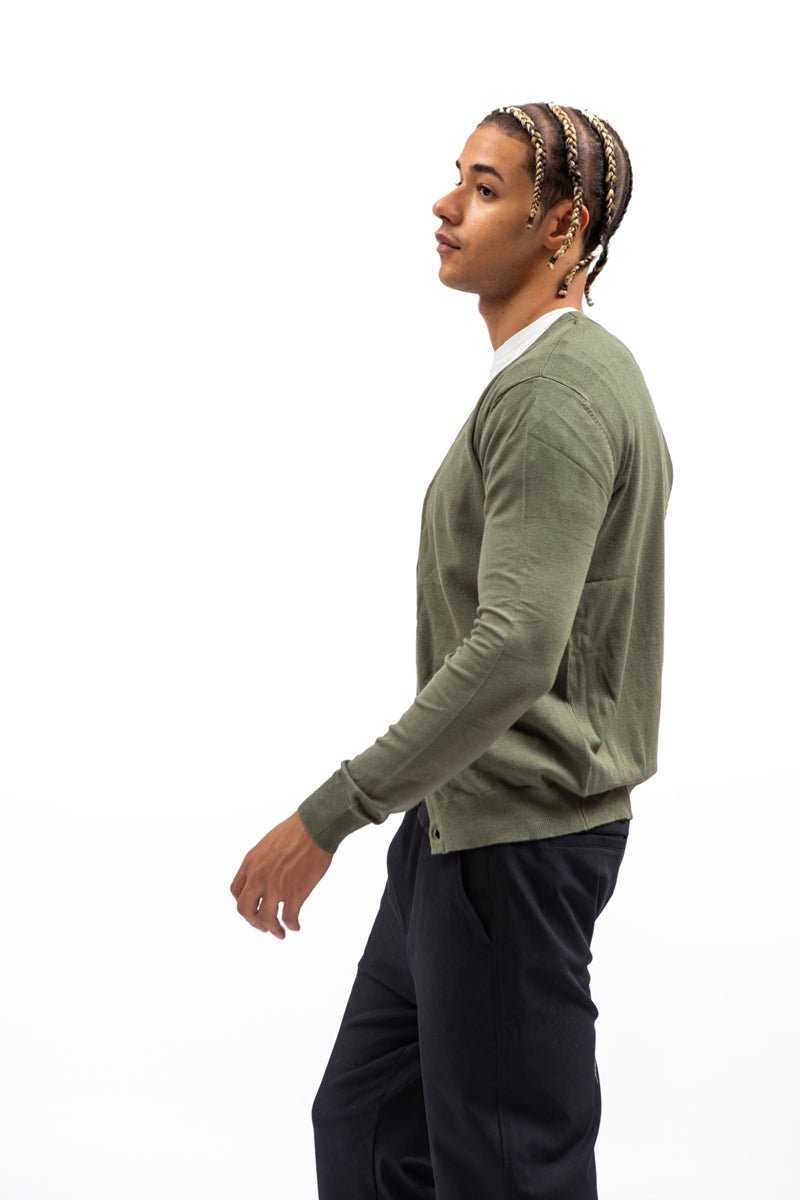 Jersey verde con botón abiertoJerseisverde militarM