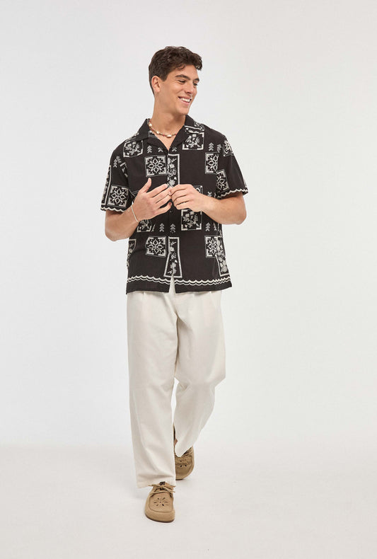 Camisa bordada negra en frontal