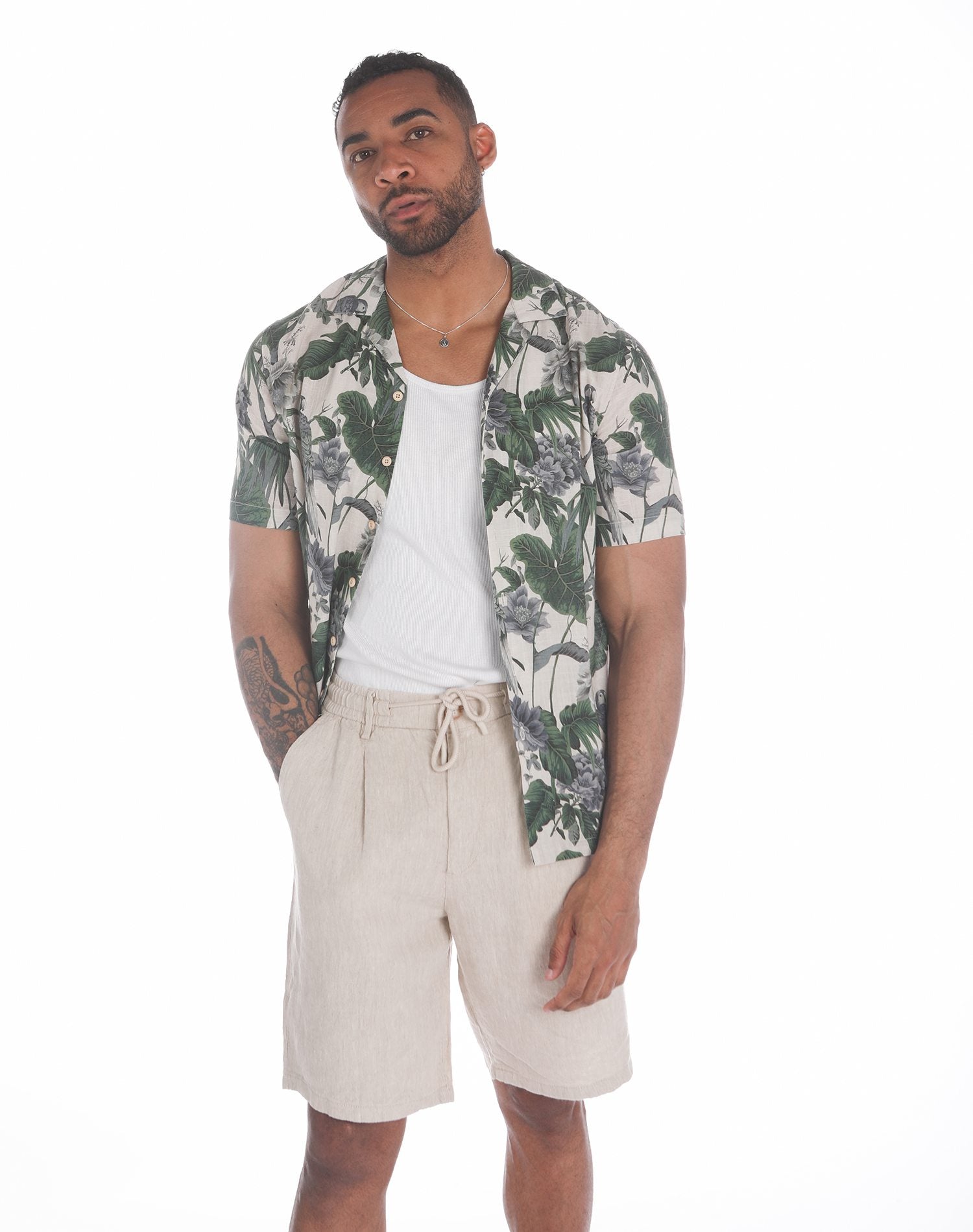 Camisa de algodón hawaiana de loro