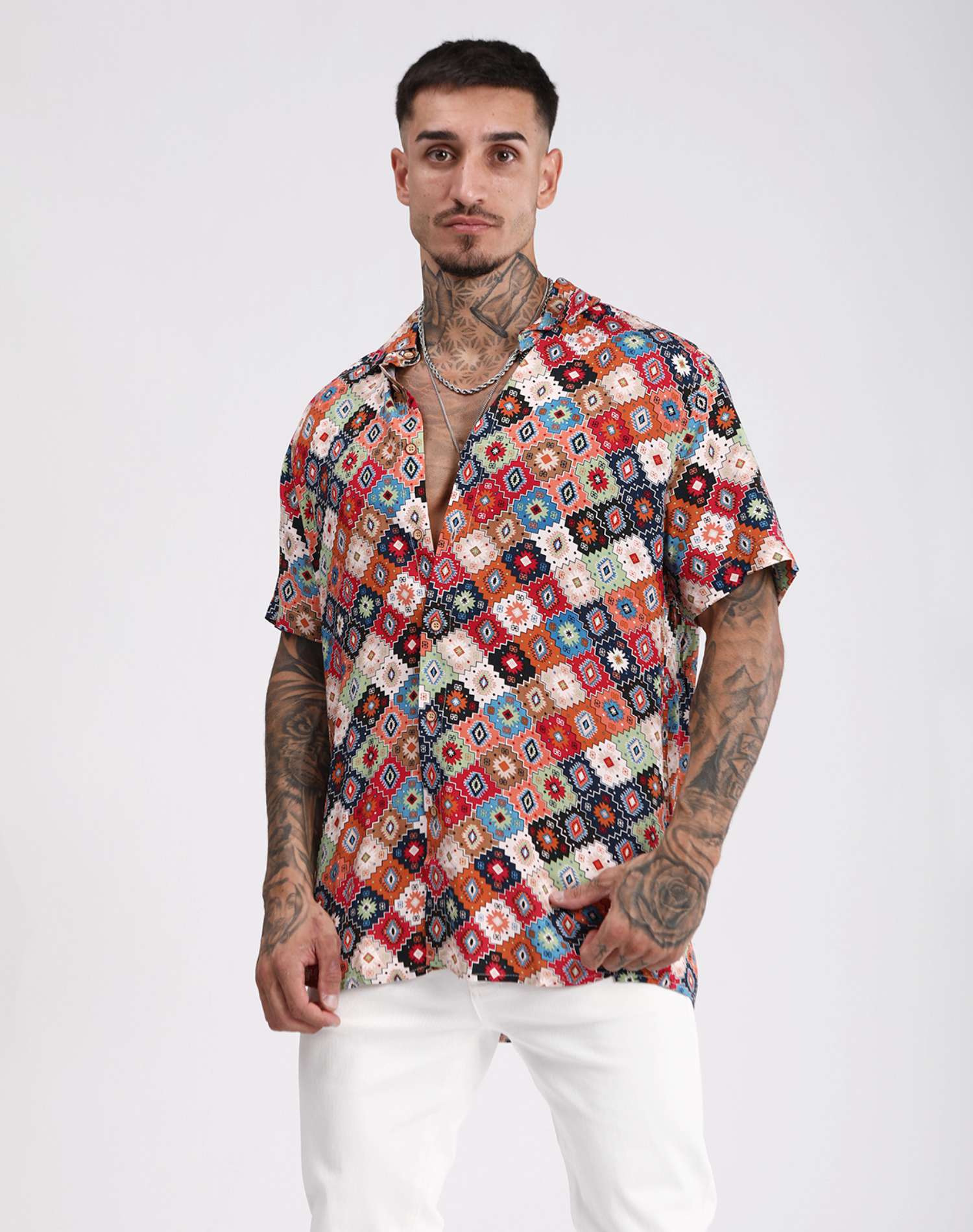 Camisa hawaiana con dibujos de rombo