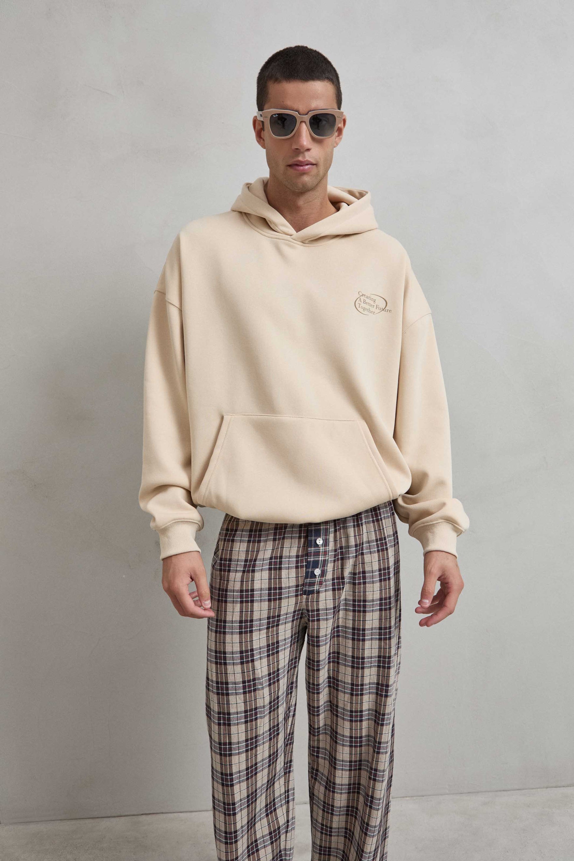 Detalle del estampado frontal CREATING A BEAUTY FUTURE