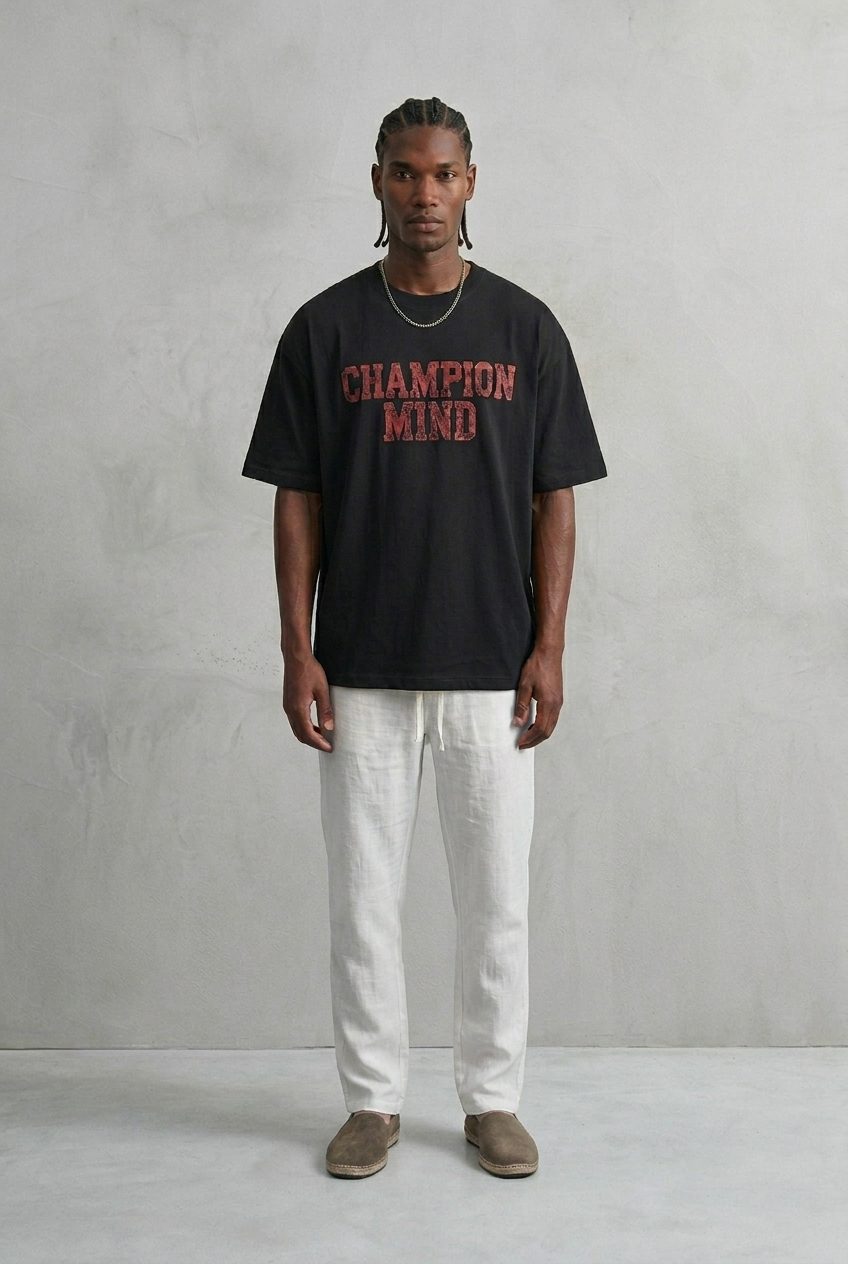 Vista lateral de camiseta negra CHAMPION MIND