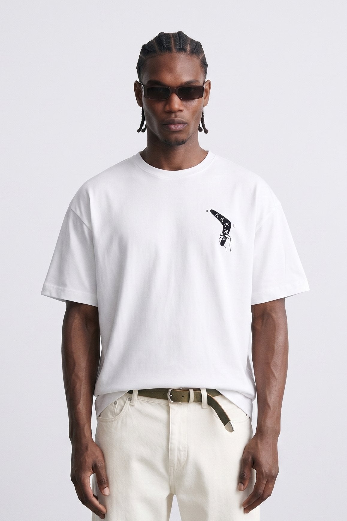 Camiseta blanca oversize Karma, vista frontal