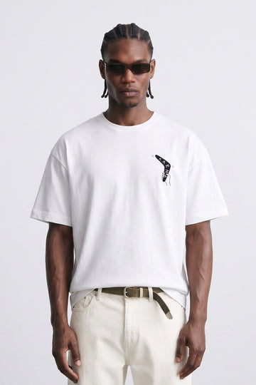 Camiseta blanca oversize Karma, vista frontal