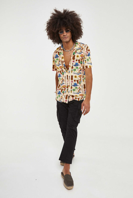 Camisa hawaiana beis con estampados de surf hawaii
