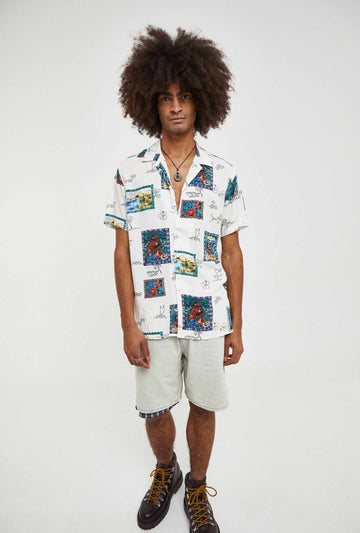 Camisa hawaiana blanca y negra de postales de carta