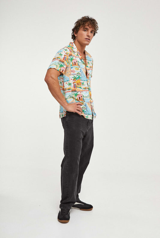 Camisa hawaiana multicolor con dibujos de hawaii