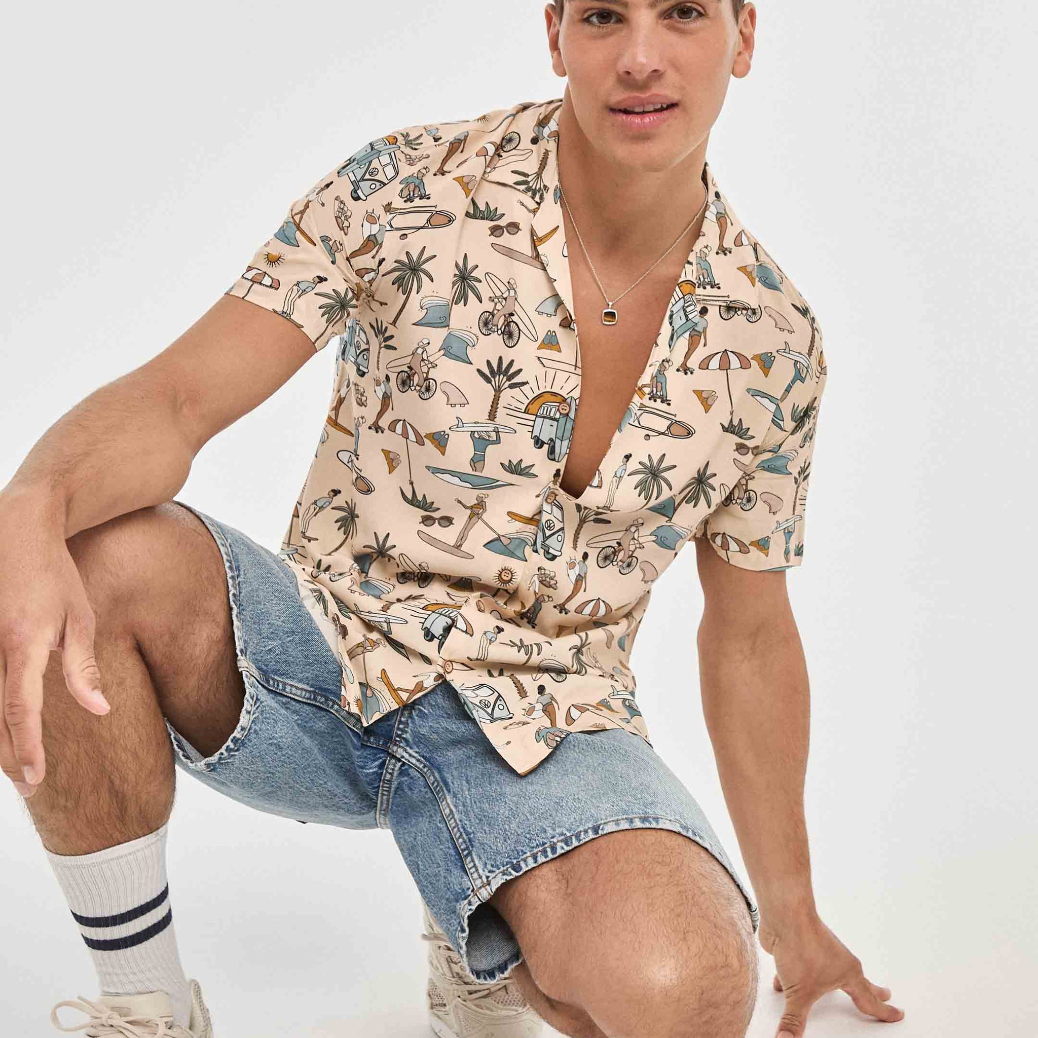 Camisa hawaiana beis de playa