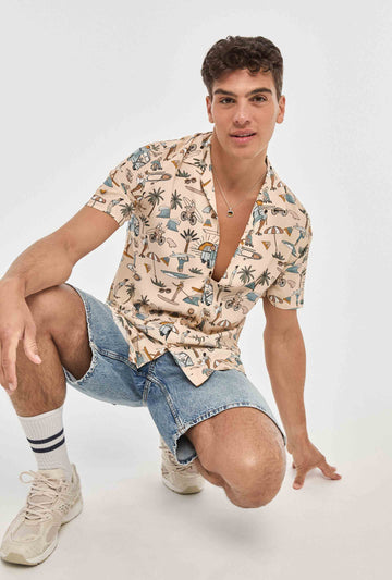 Camisa hawaiana beis de playa