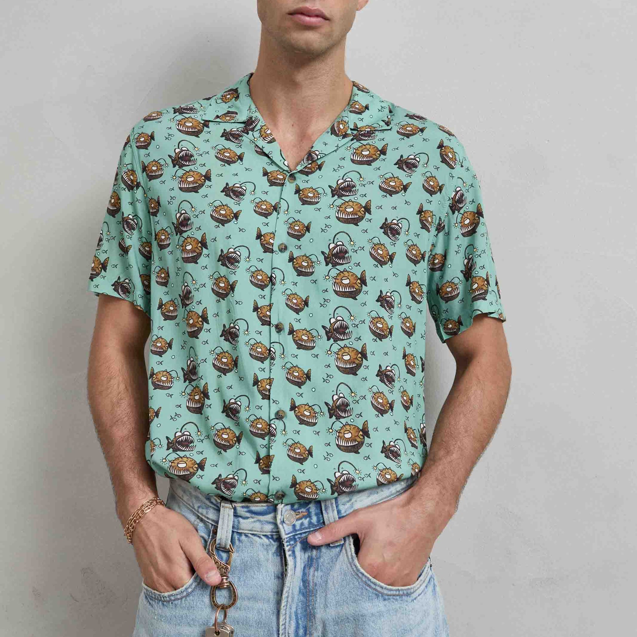 Camisa Hawaiana de Anglerfish y Pirana – Estilo Tropical con Diseño Exclusivo, 100% Viscosa