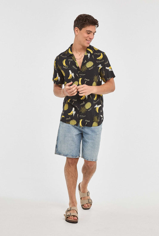 Camisa hawaiana negra de banana y piña