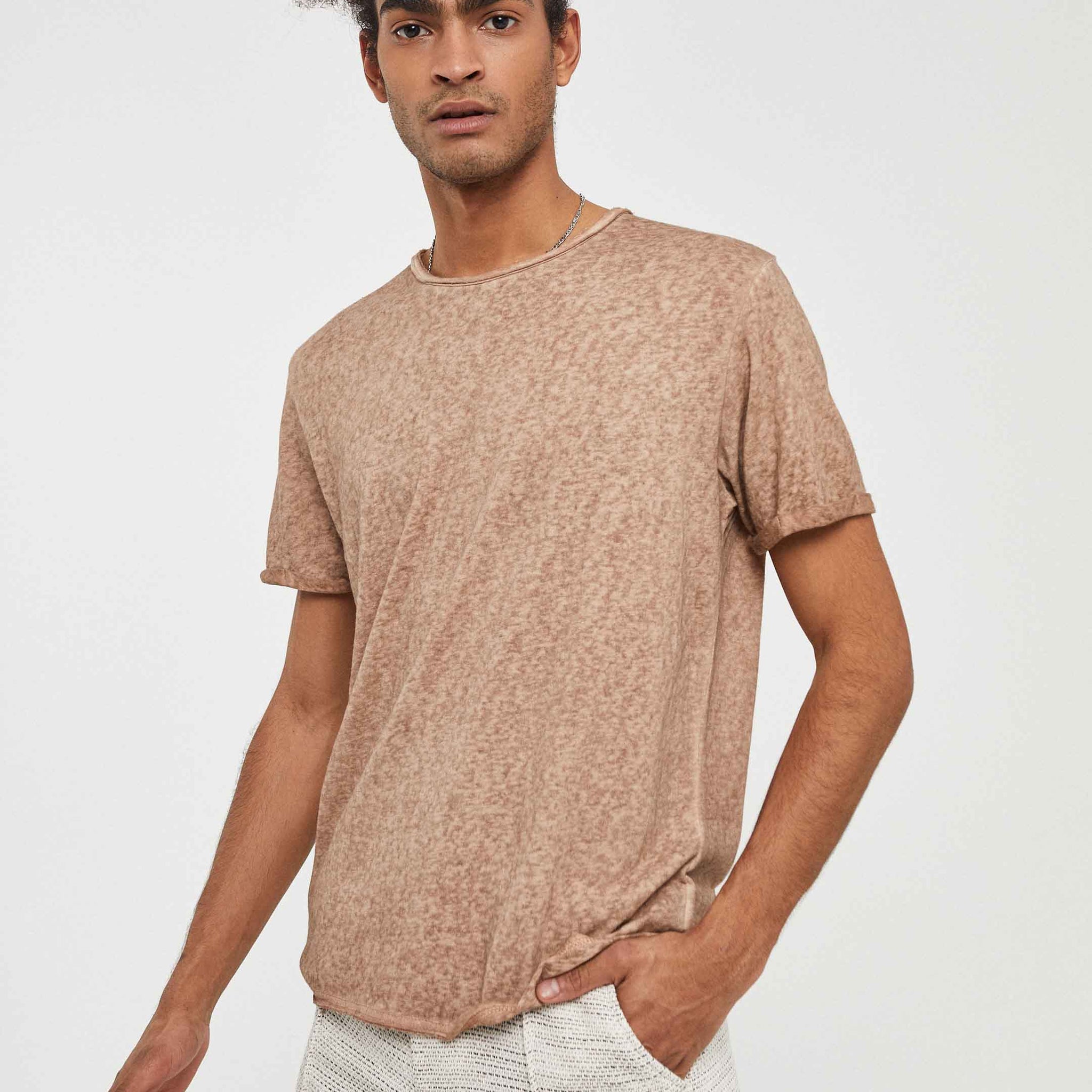 Camiseta básica con ribete enrollado