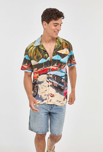 Camisa hawaiana verde con coche retro