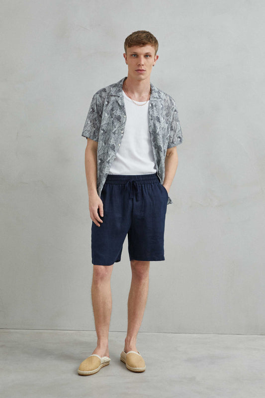 Bermuda casual de lino 100% azul con cordón en cintura, perfecta para actividades al aire libre