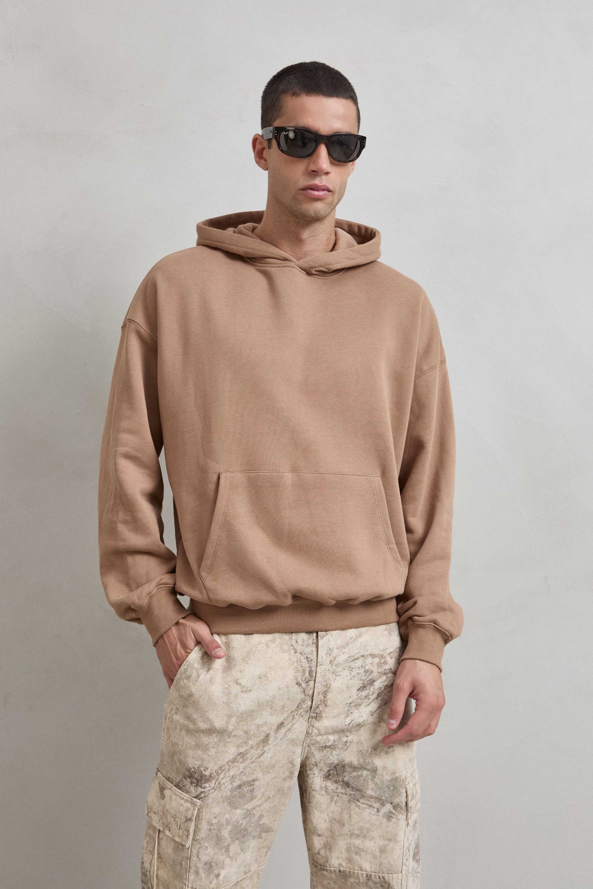 Sudadera OVERSIZE camel para hombre con capucha y forro de felpa, cómoda y versátil
