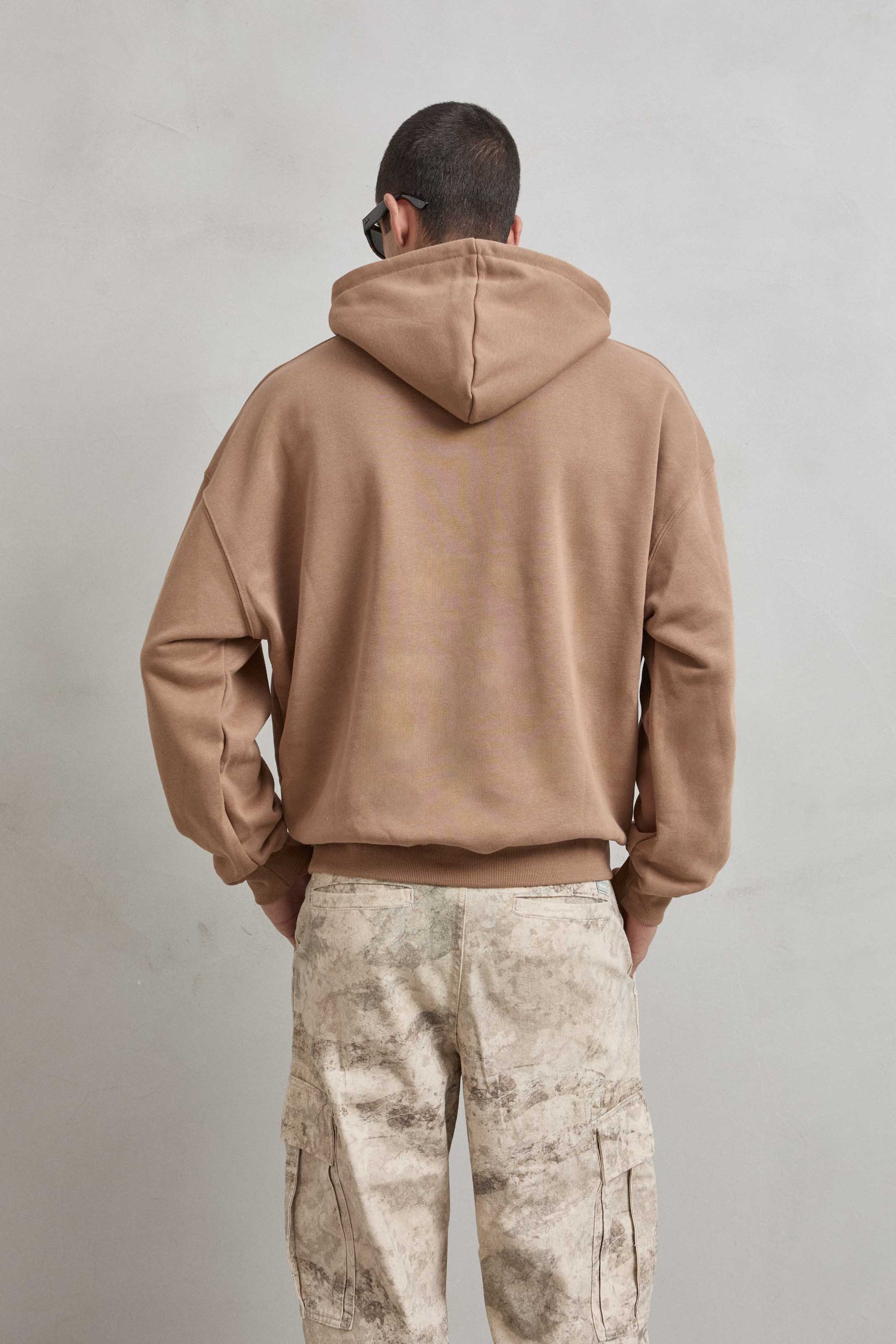 Sudadera OVERSIZE camel para hombre con capucha y forro de felpa, cómoda y versátil
