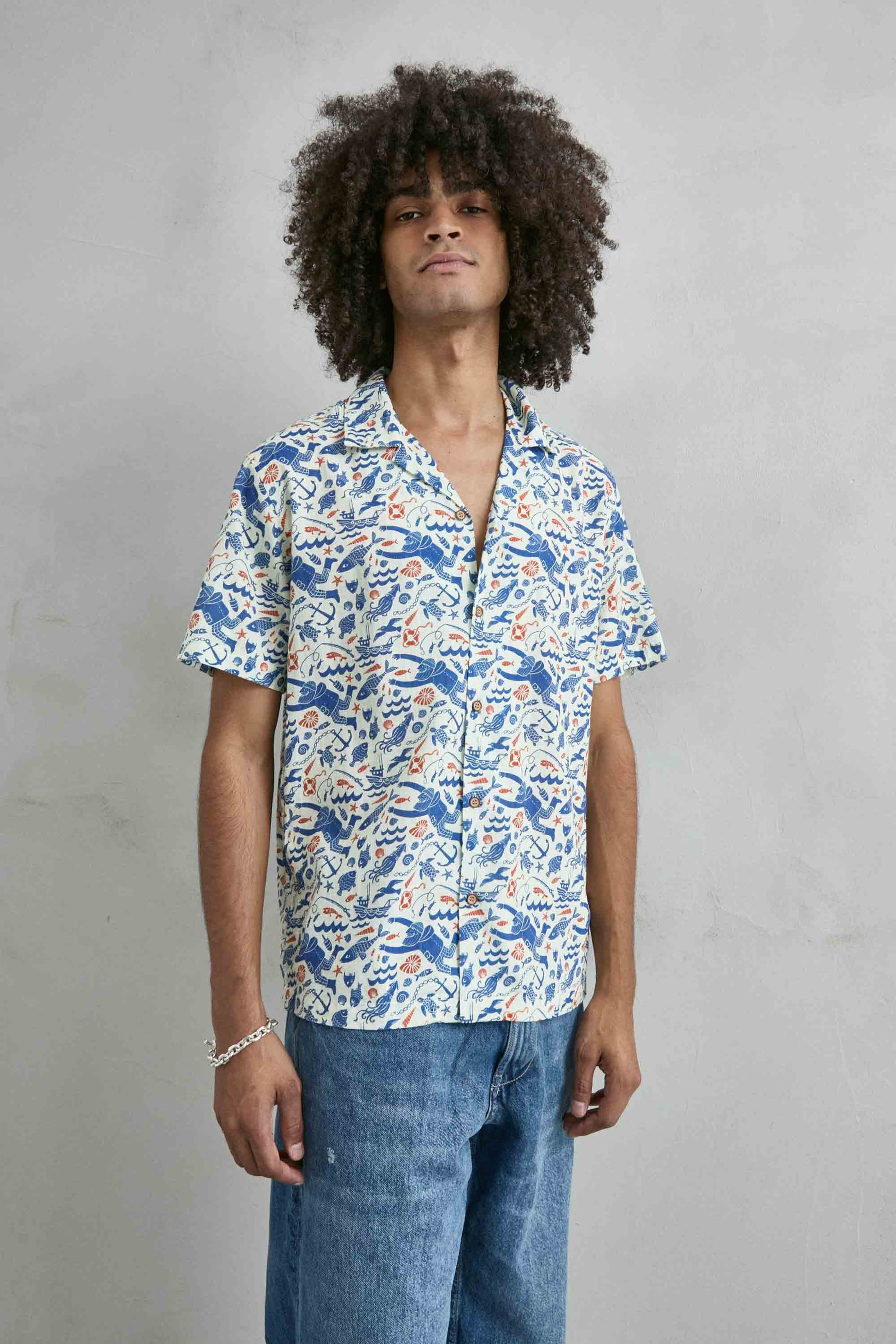 Camisa blanca manga corta estilo artístico verano