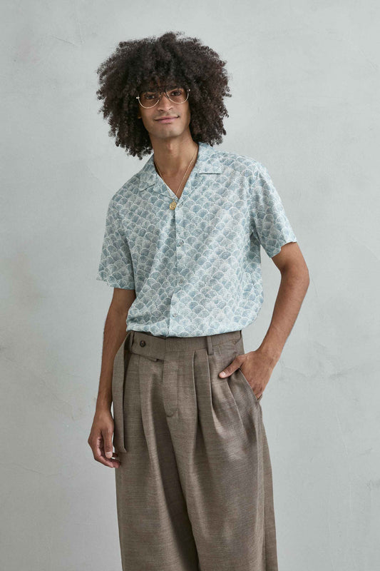 hombre con camisa hawaiana estampada 100% algodón efecto lino look completo verano