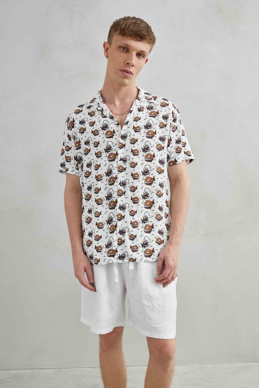 Camisa hawaiana blanca con diseño exclusivo de Anglerfish y Pirana, hecha de 100% viscosa