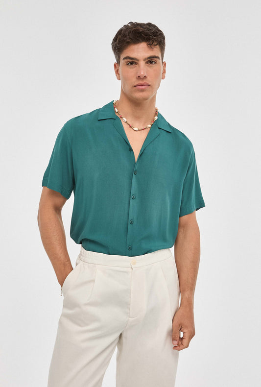 Camisa hawaiana verde para hombre de viscosa, estilo fluido y tacto fresco