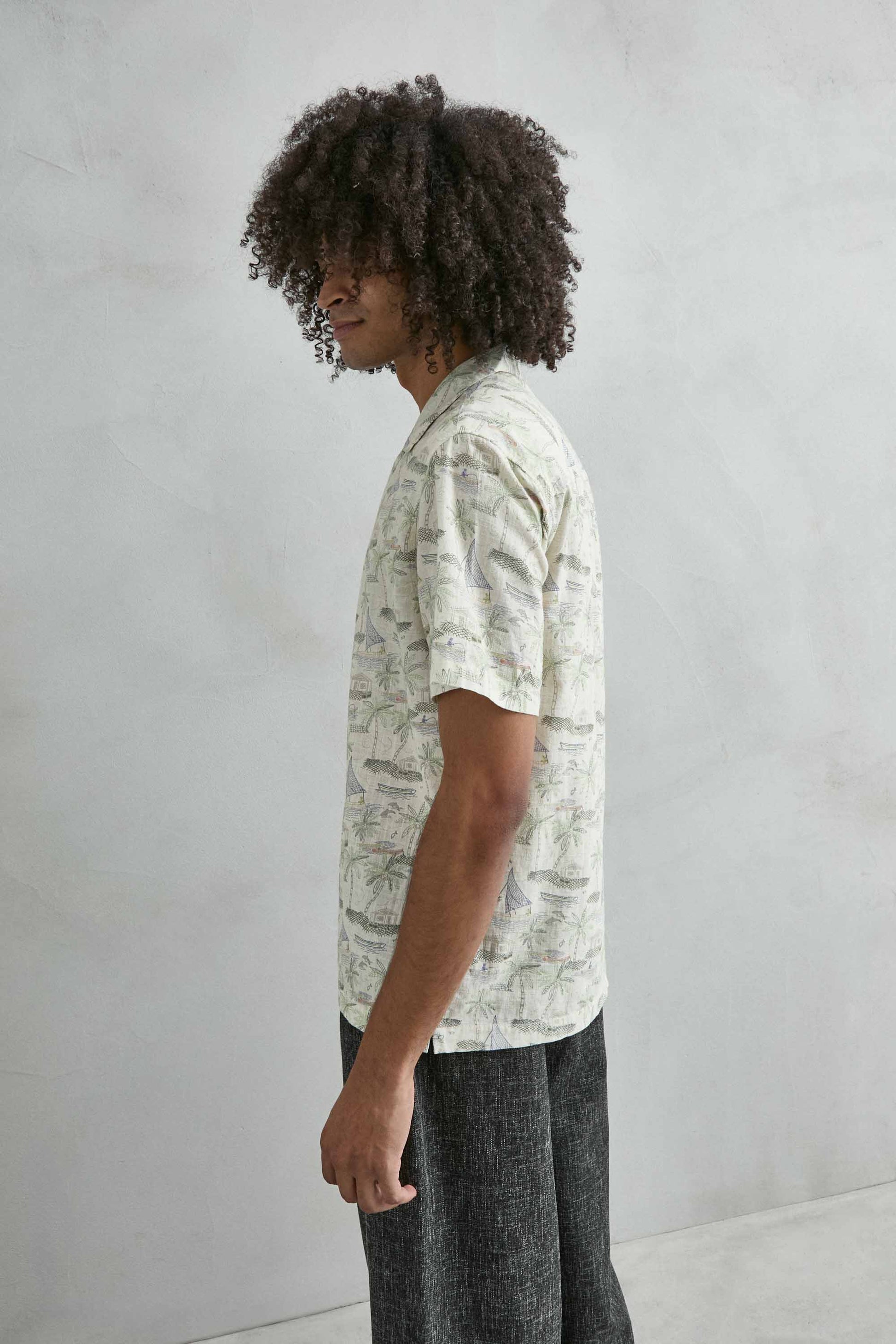 Camisa hawaiana beige manga corta verano