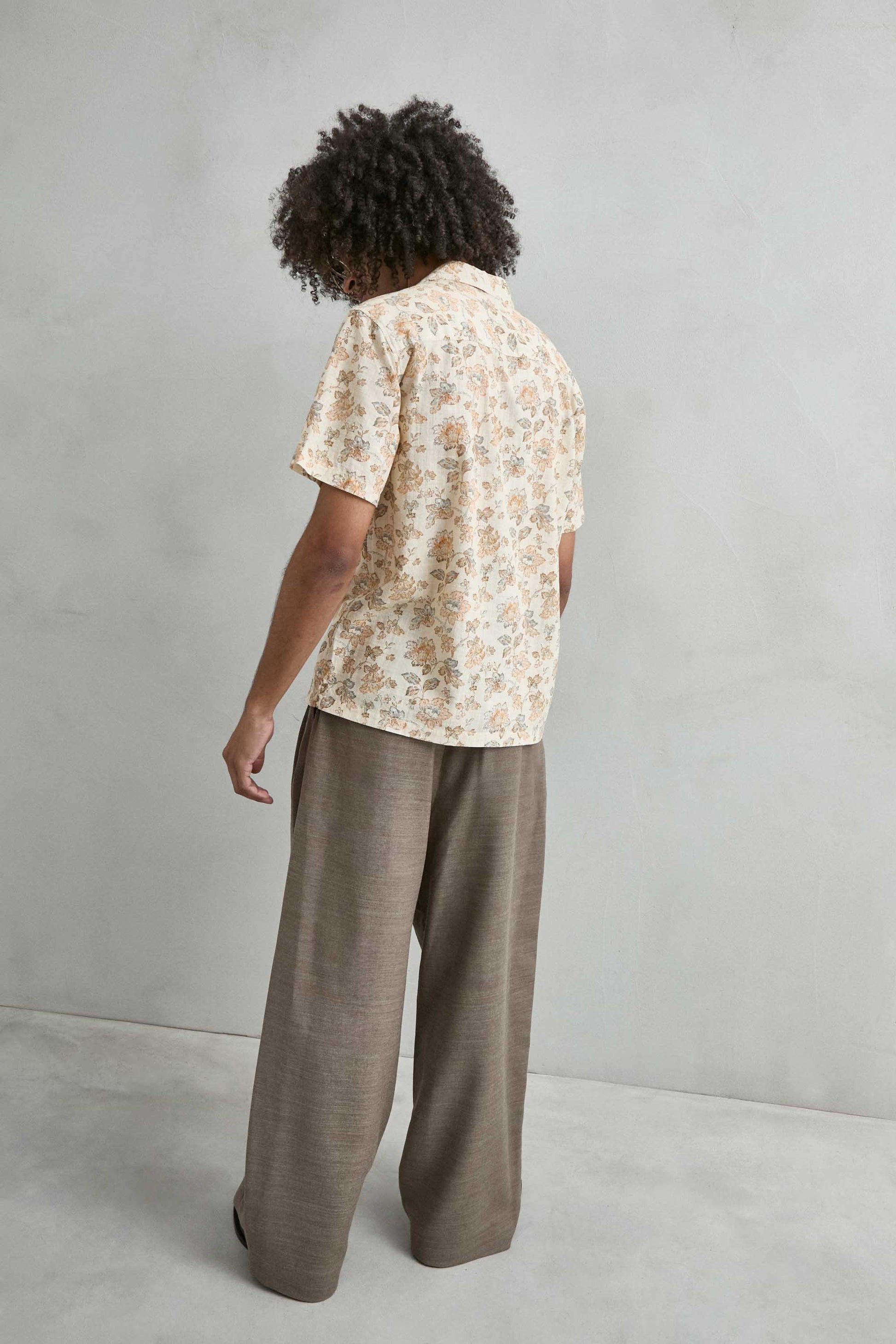 Camisa hawaiana beige manga corta verano