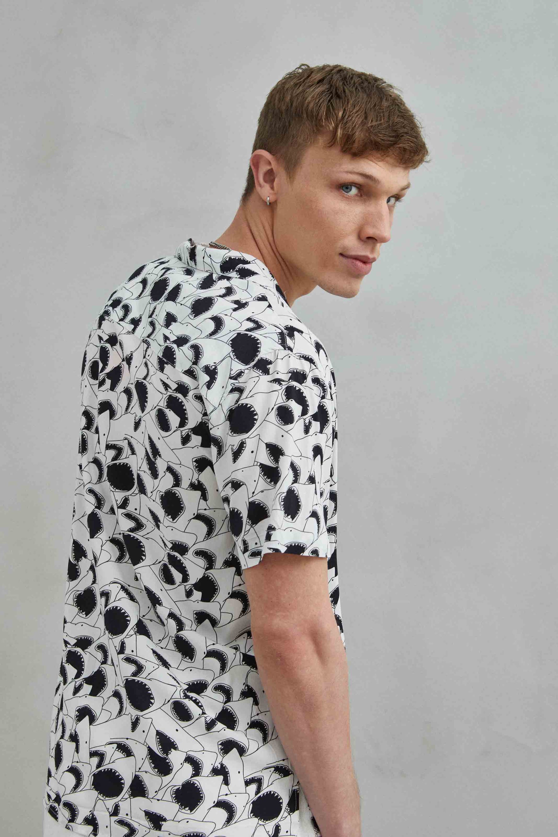 camisa casual de hombre manga corta estampada tiburón