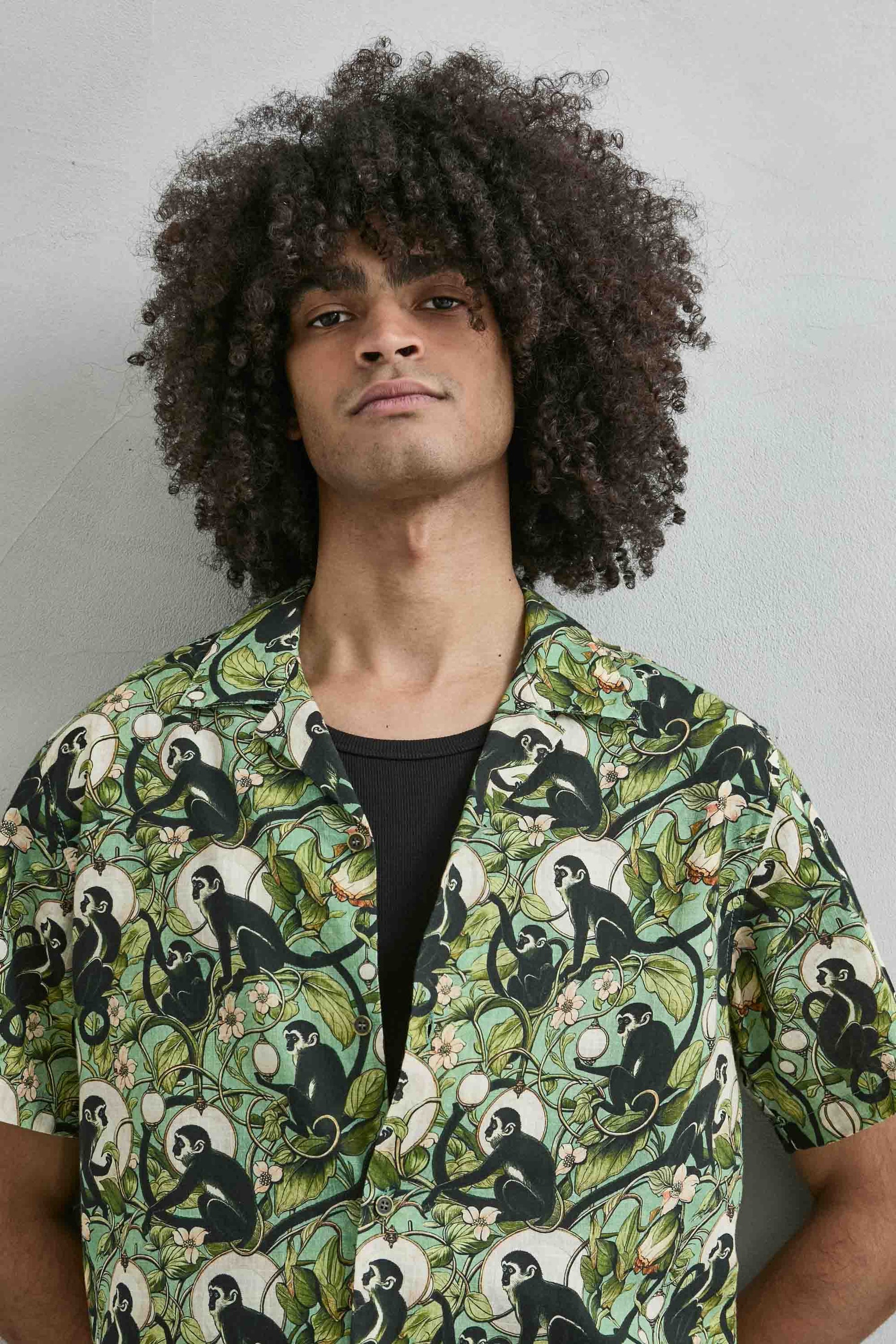 Tela suave y estampado divertido monos camisa hawaiana