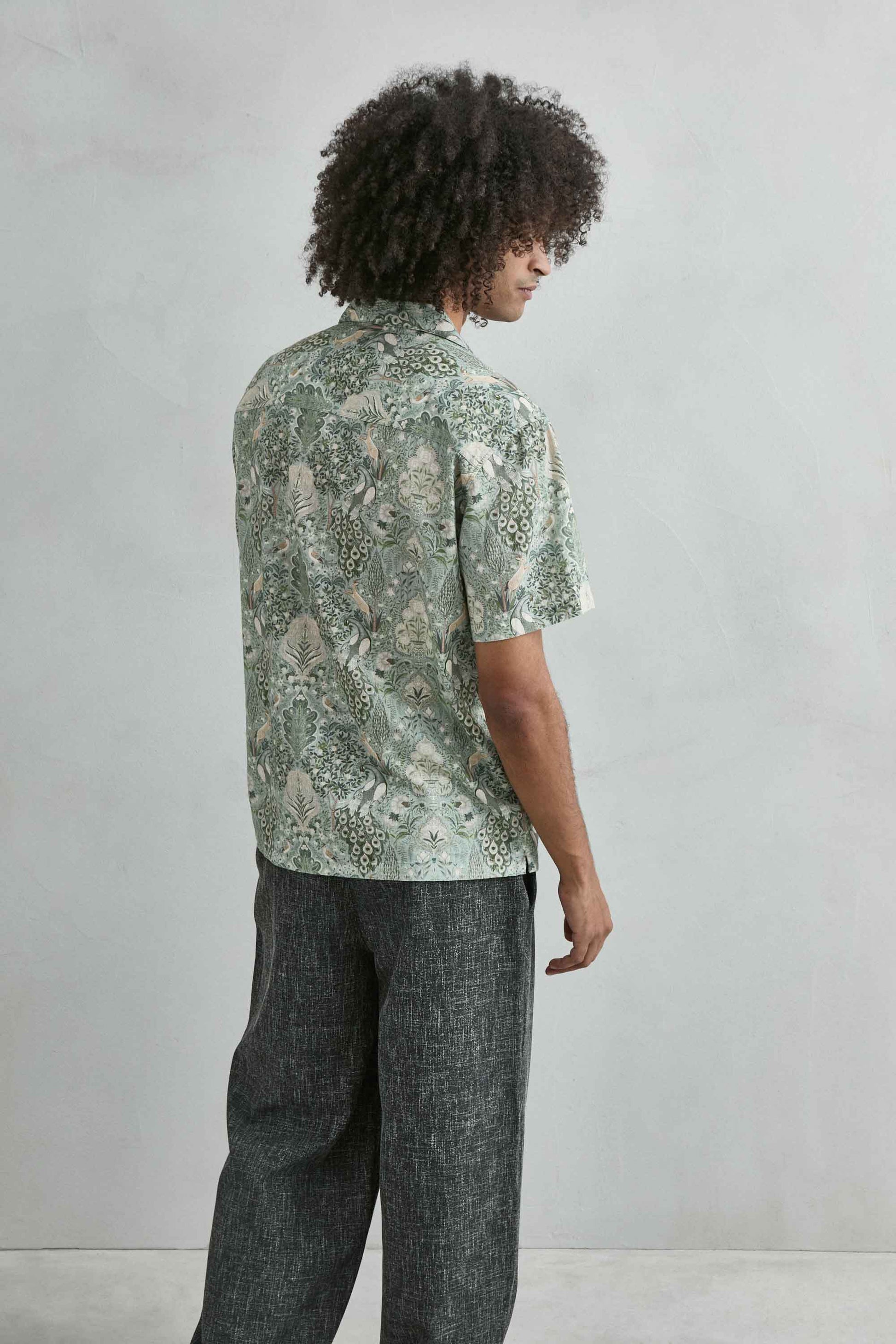 Camisa tropical verde hombre ideal para verano