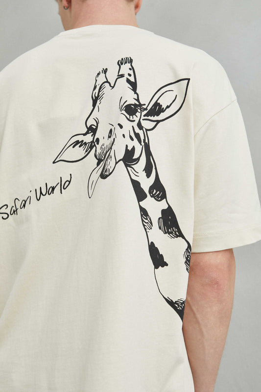 Parte trasera de camiseta oversize color beige de algodón 100%