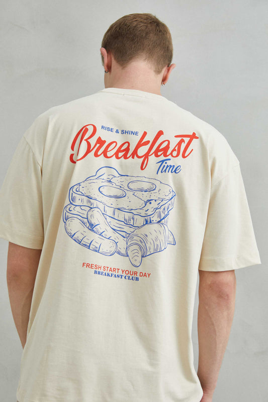  Parte trasera de camiseta oversize beige sin estampado.