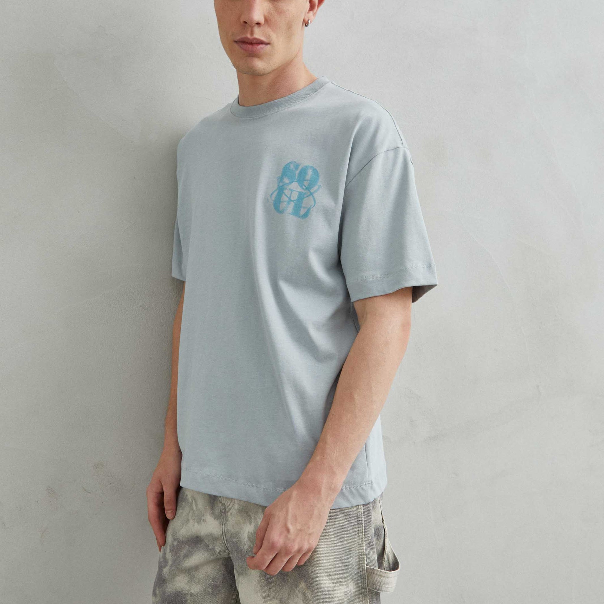 Camiseta gris oversize unisex con diseño "SOUL" en efecto de arena en el frente y la espalda