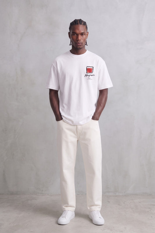 Camiseta oversize blanca Negroni, vista de cuerpo entero.
