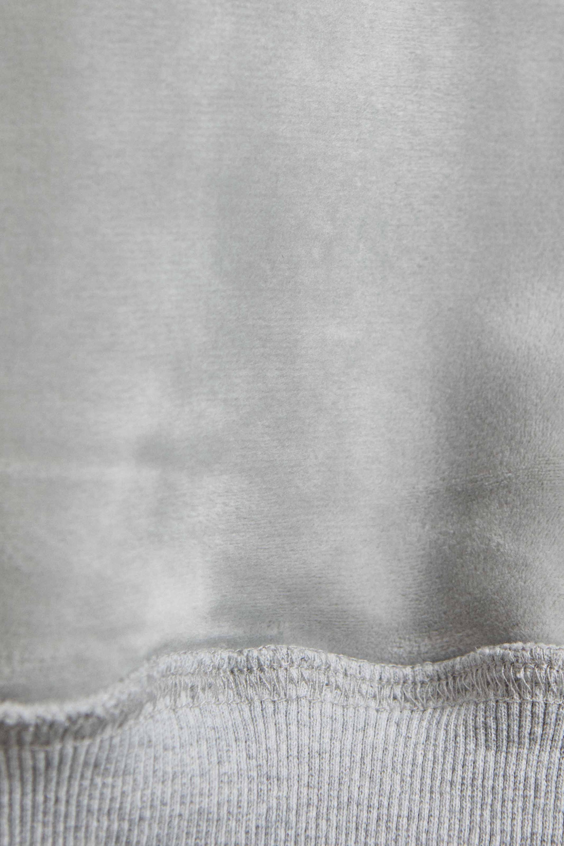 DETALLE SUDADERA INTERIOR