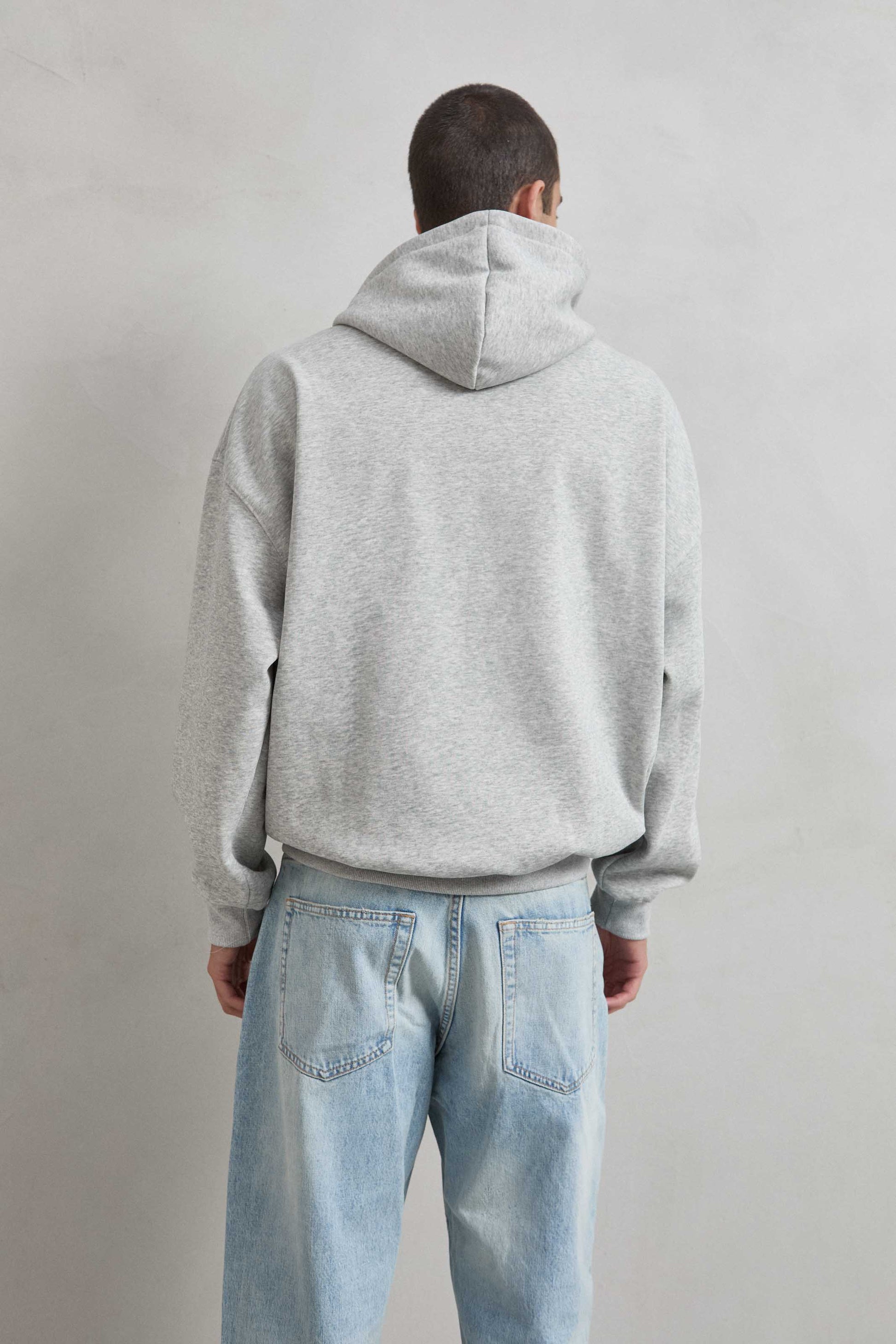 Vista trasera de sudadera gris jaspe ELEGANT AROMA