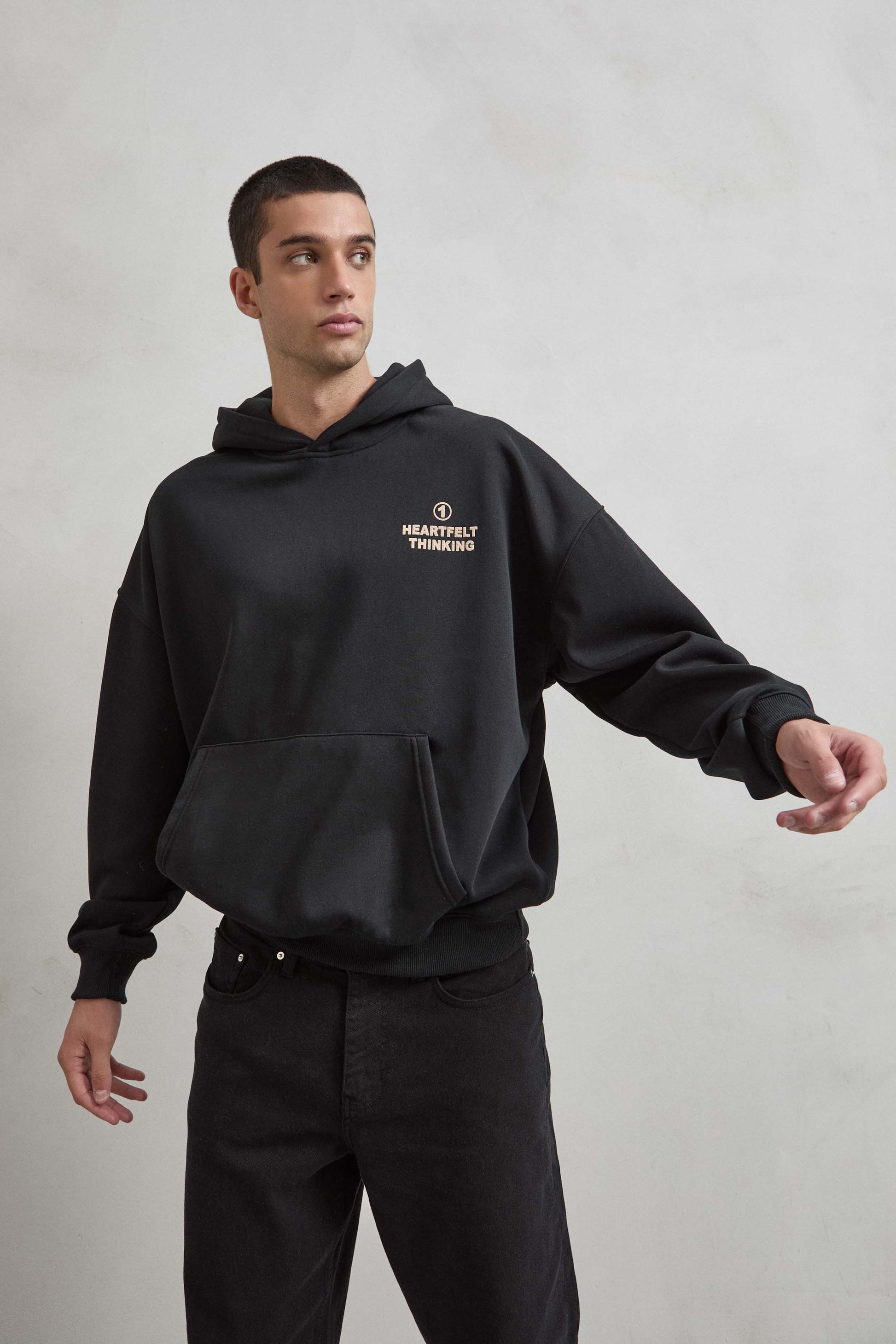 Detalle del texto frontal HEARTFELT THINKING