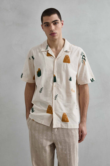 Camisa 100% Algodón con Bordado de Volcán y Palmeras