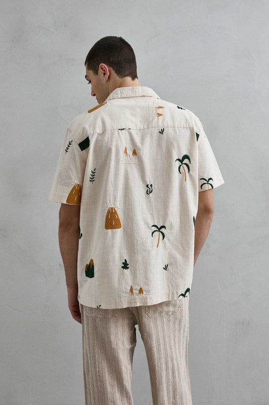 Camisa 100% Algodón con Bordado de Volcán y Palmeras