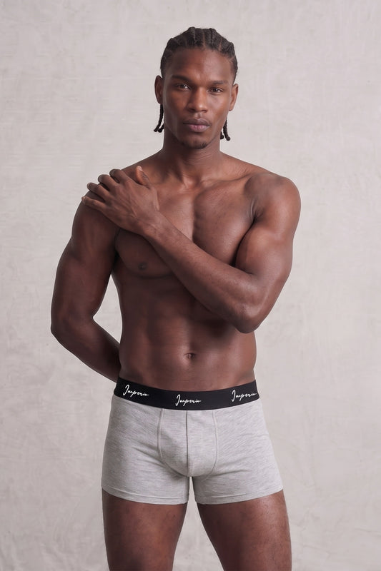 Bóxer gris para hombre con cintura negra, vista frontal