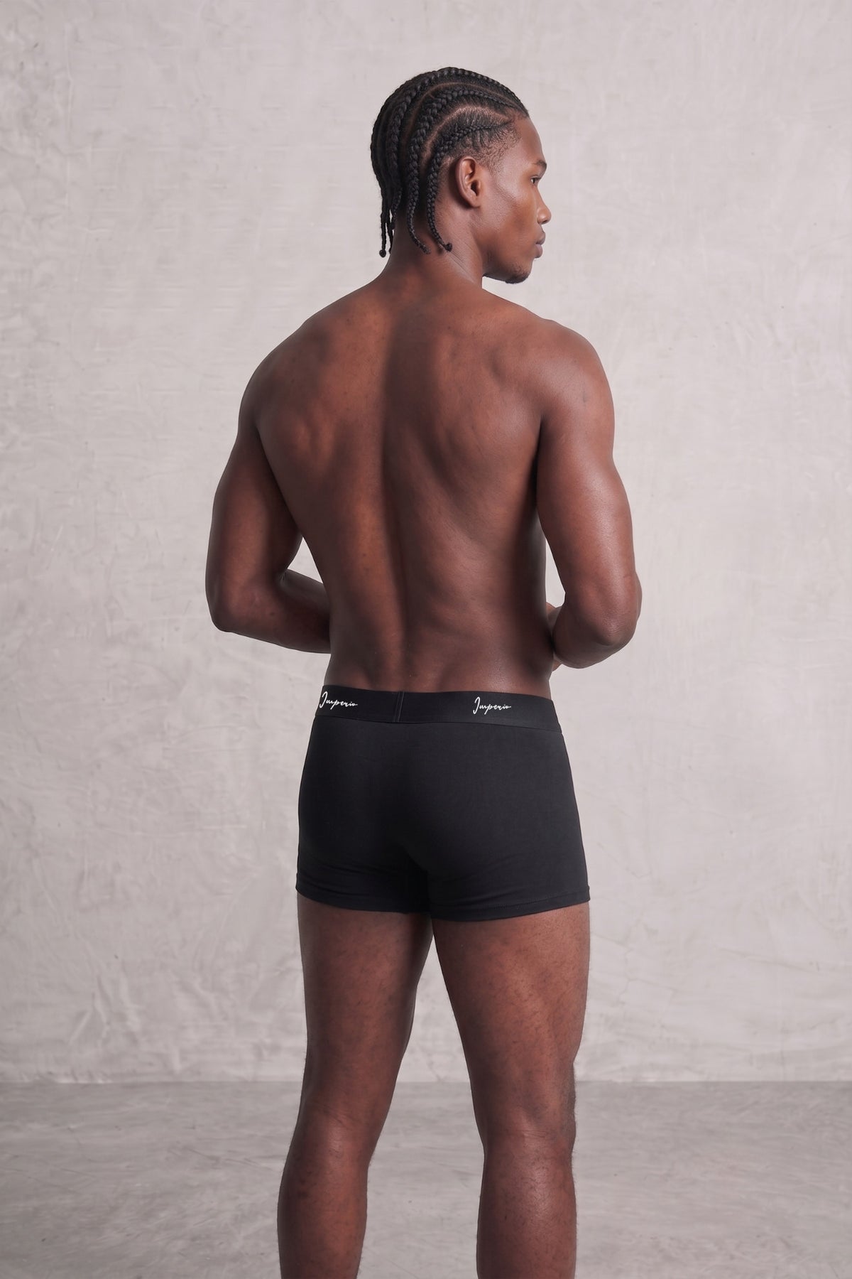 Bóxer negro para hombre con cintura negra, vista posterior