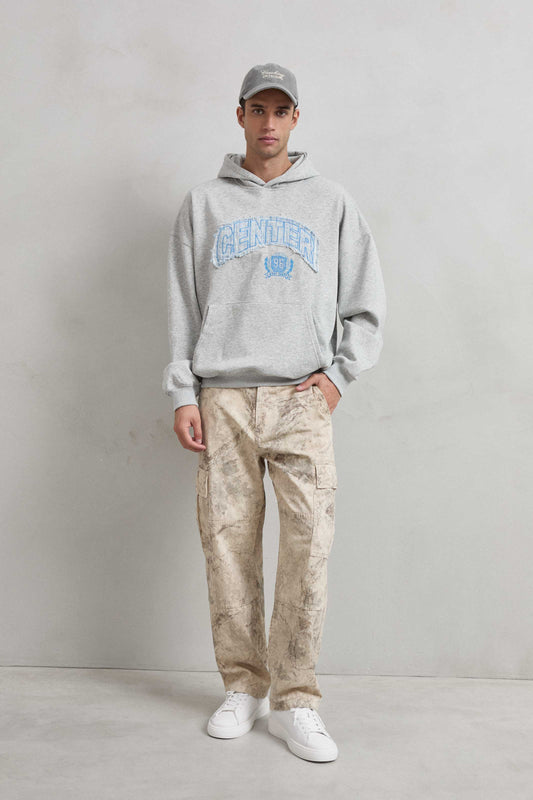 Detalle del parche bordado en chenilla CENTER