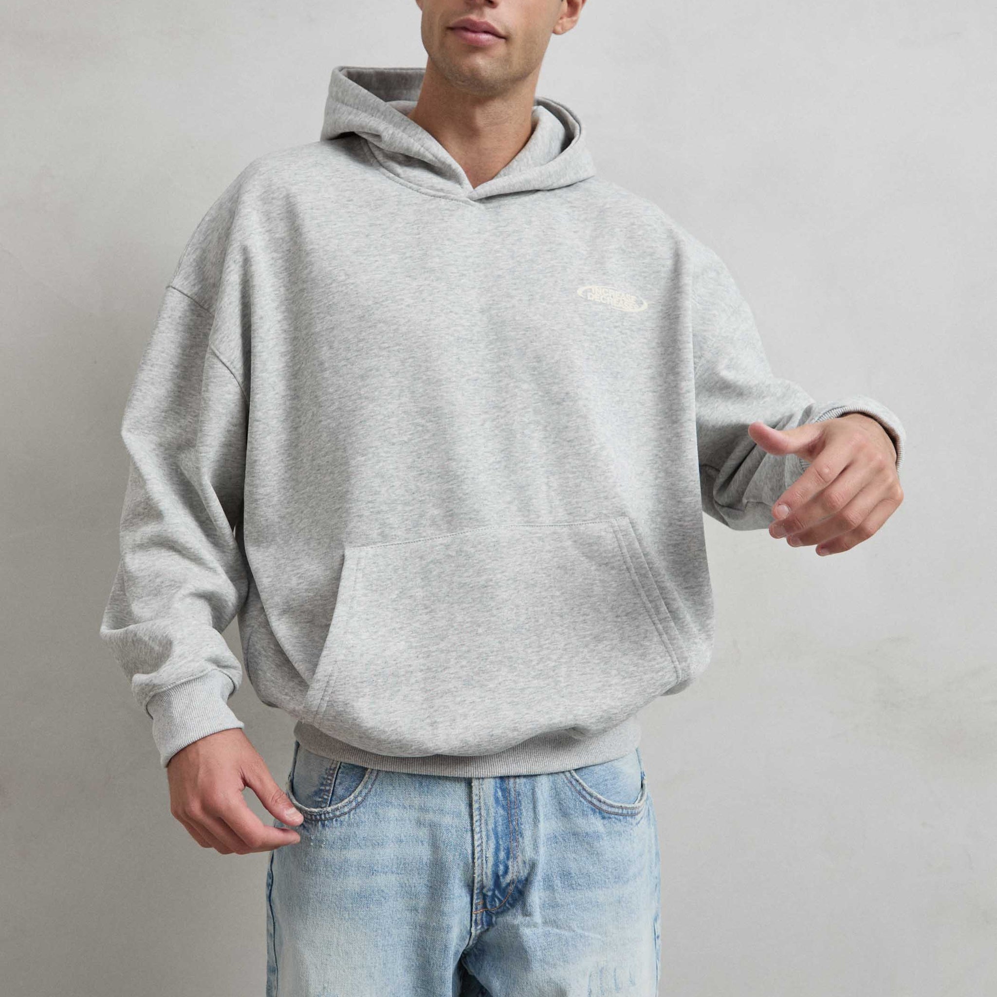 Sudadera gris jaspe con estampado delantero INCREASE / DECREASES en serigrafía